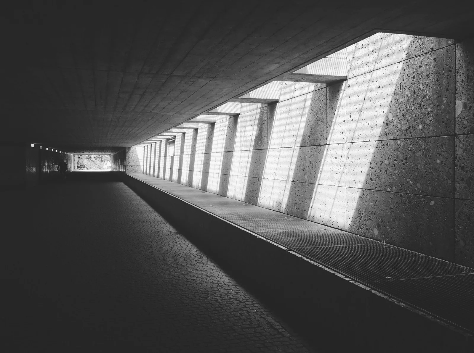Lower passage